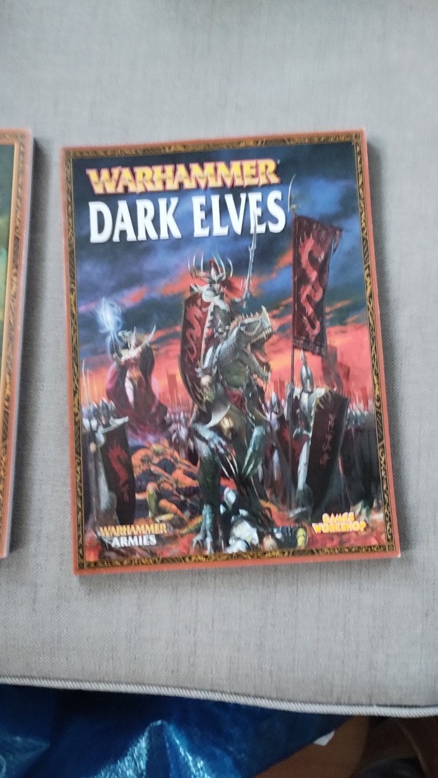 Warhammer Dark Elves Armies Boek, Hobby en Vrije tijd, Ophalen of Verzenden, Zo goed als nieuw, Warhammer, Boek of Catalogus