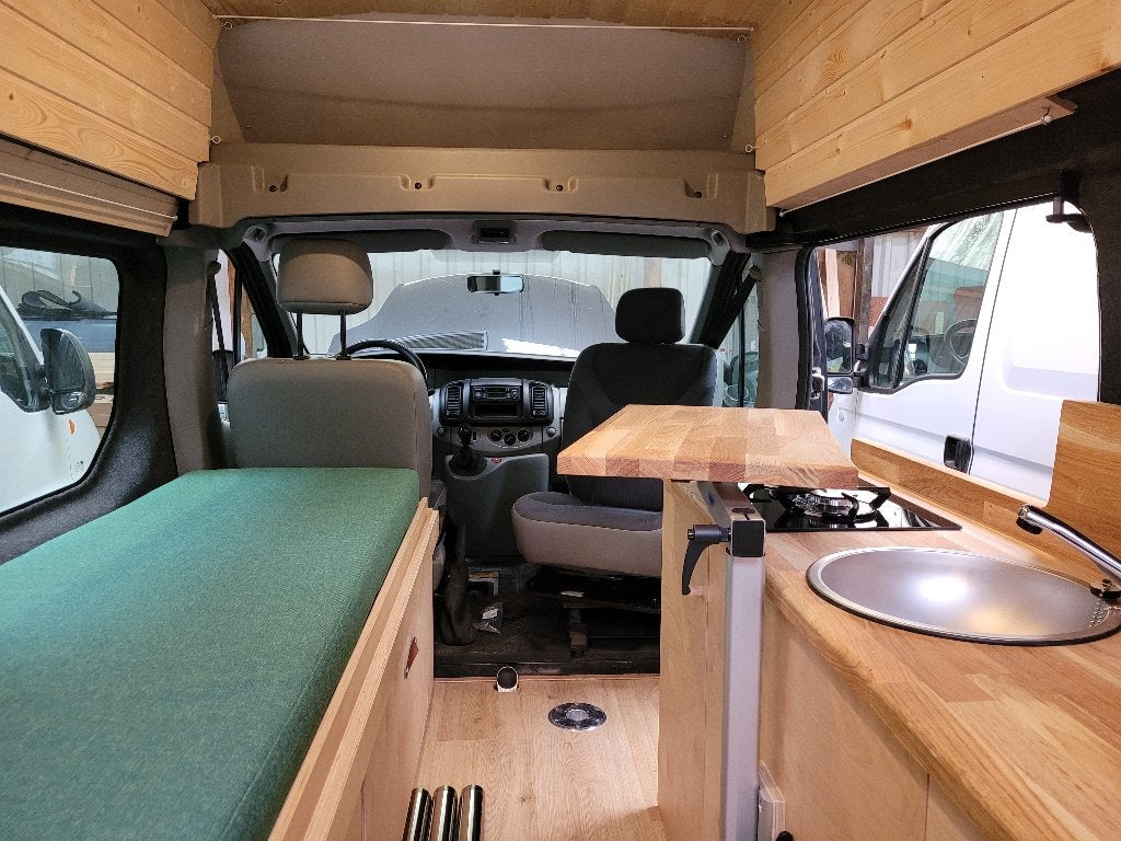 Buscampertje Opel 2008 Zwart Benzine/LPG, Auto's, 1998 cc, Stof, Vivaro, Overige carrosserieën