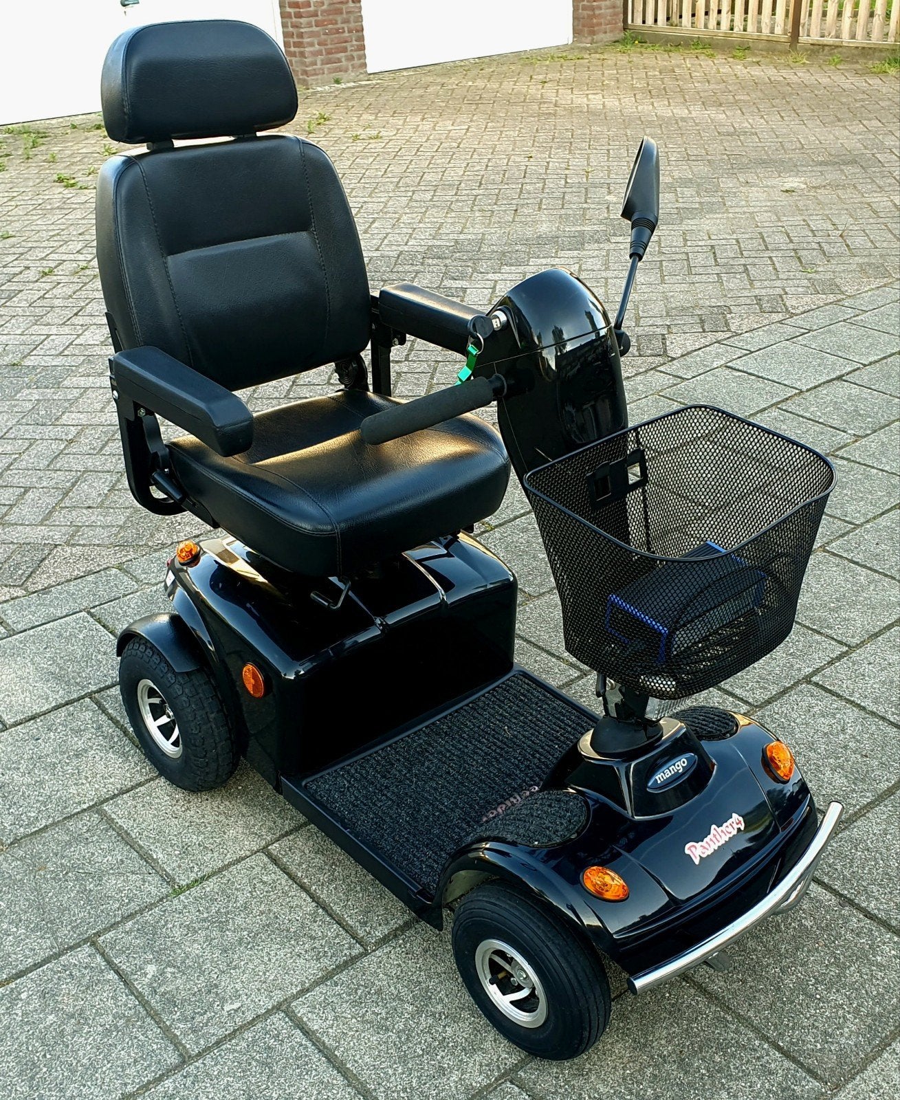 Nette 4 wiel scootmobiel merk Mango Panther NIEUWSTAAT, Zo goed als nieuw, 16 km/u of meer, 46 km of meer, Mango Panther