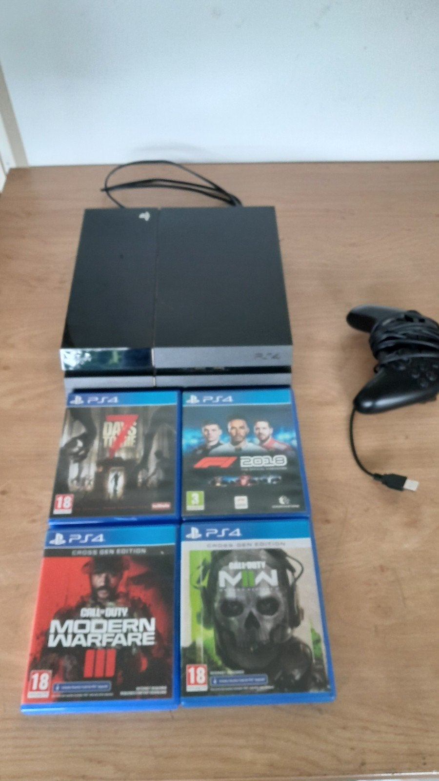 PS4 met 4 spellen en controller, Ophalen, Zo goed als nieuw, Met 1 controller, Original