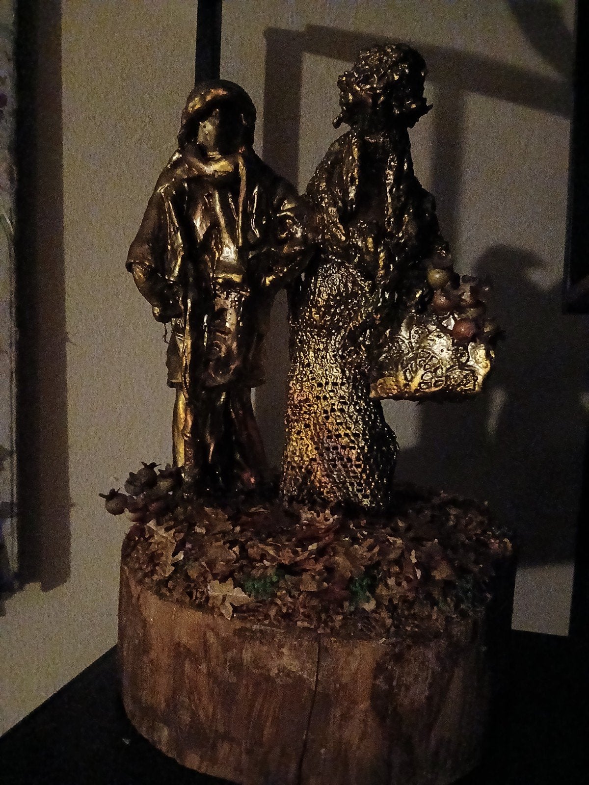 Gouden Opa en Oma Beeld op Houten Sokkel, Ophalen, Groep mensen, Op sokkel, Overige materialen