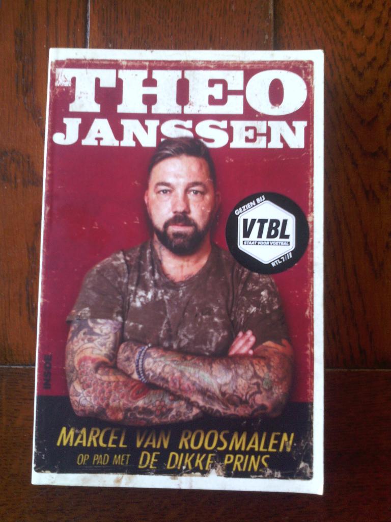 voetbalboek- Theo Janssen- op pad met De Dikke Prins, Ophalen of Verzenden, Zo goed als nieuw, Balsport