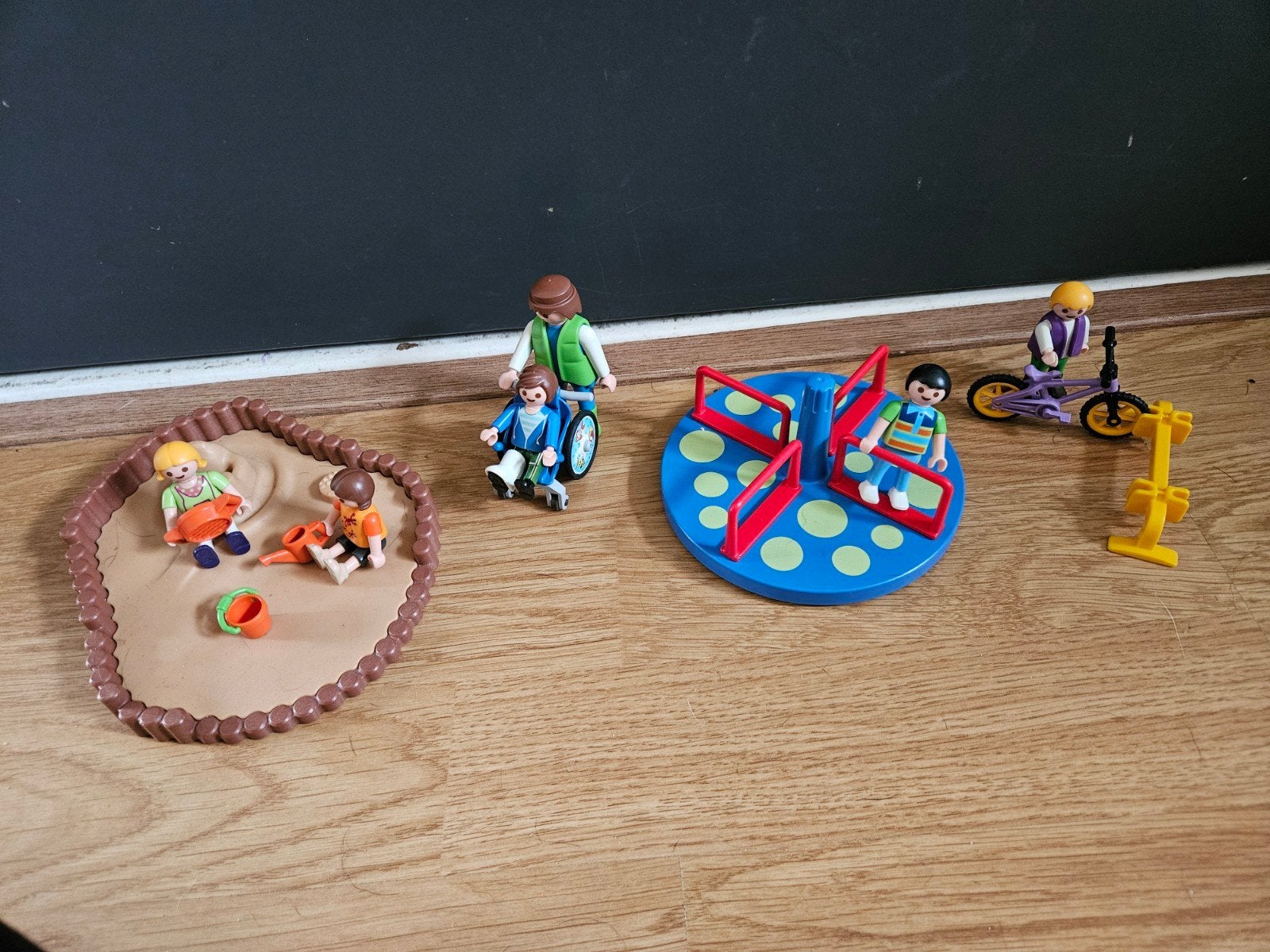 playmobil summerfun speeltuin fietsenrek zandbak draaimolen, Gebruikt, Complete set, Overige typen, Family fun