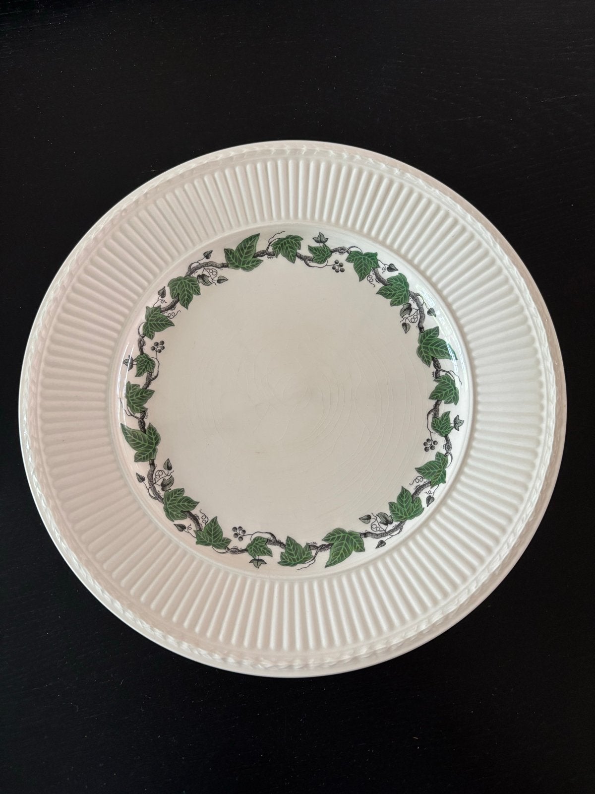 Wedgwood Stratford diner Bord - Vintage Servies, Keramiek, Ophalen of Verzenden, Zo goed als nieuw, Bord(en)