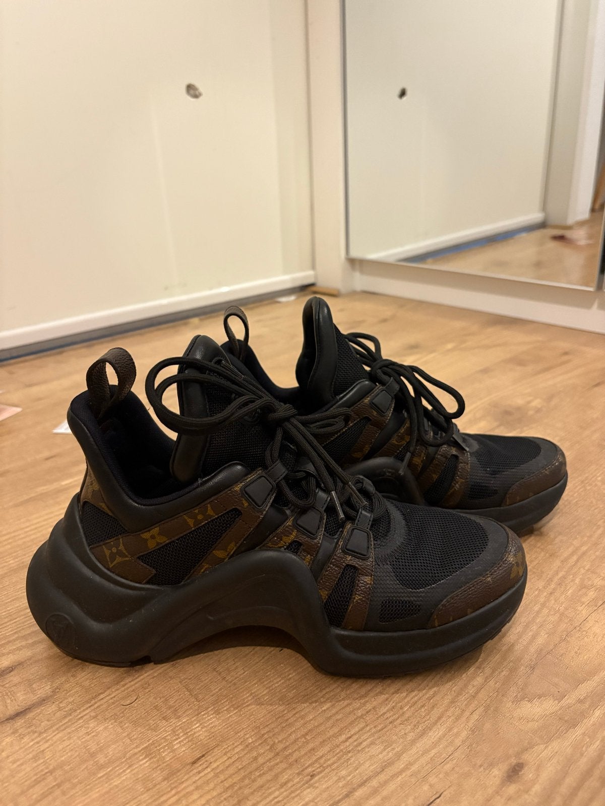 Louis Vuitton LV Archlight Trainer Sneakers Maat 40, Kleding | Dames, Ophalen of Verzenden, Zo goed als nieuw, Zwart, Sneakers of Gympen