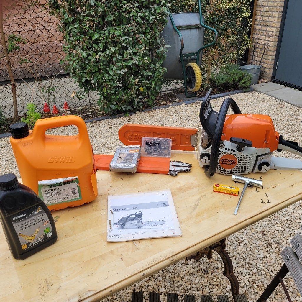 Stihl motorkettingzaag MS251c, Doe-het-zelf en Verbouw, Gereedschap | Zaagmachines, Ophalen, Stihl, Gebruikt, Kettingzaag