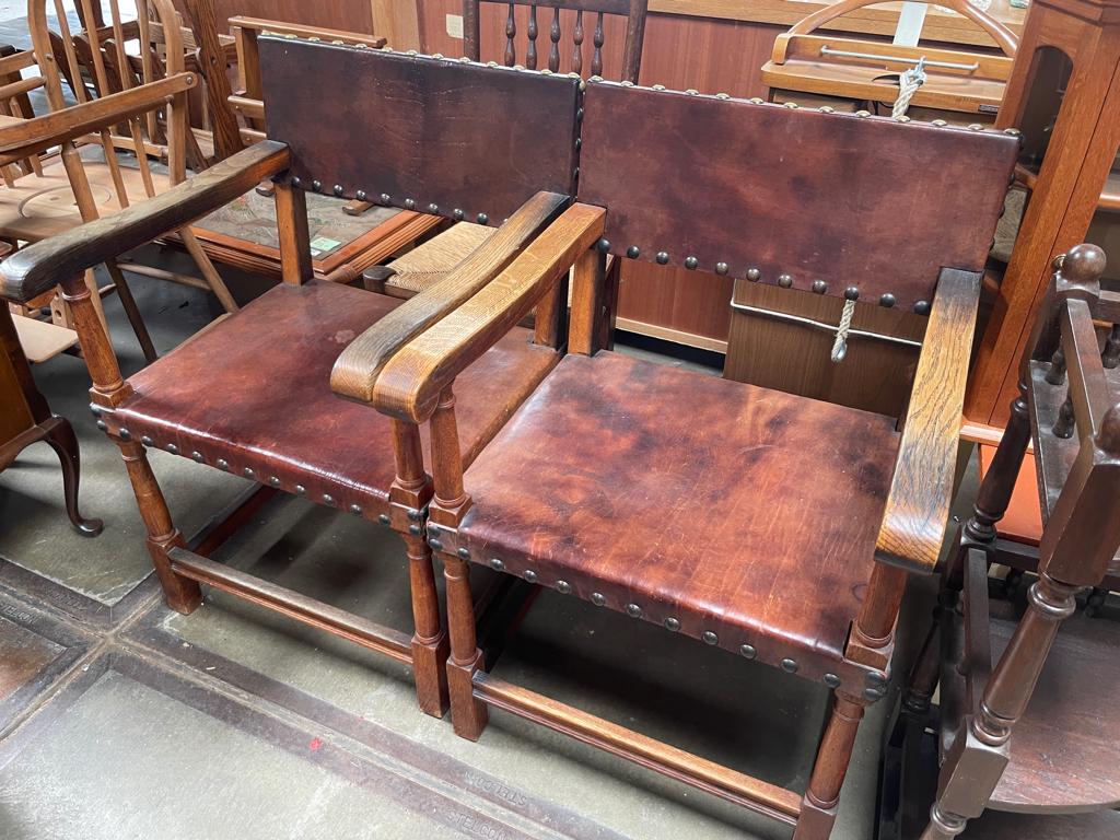 Twee antieke fauteuils, kasteelstoelen, hout met leer leder, Ophalen