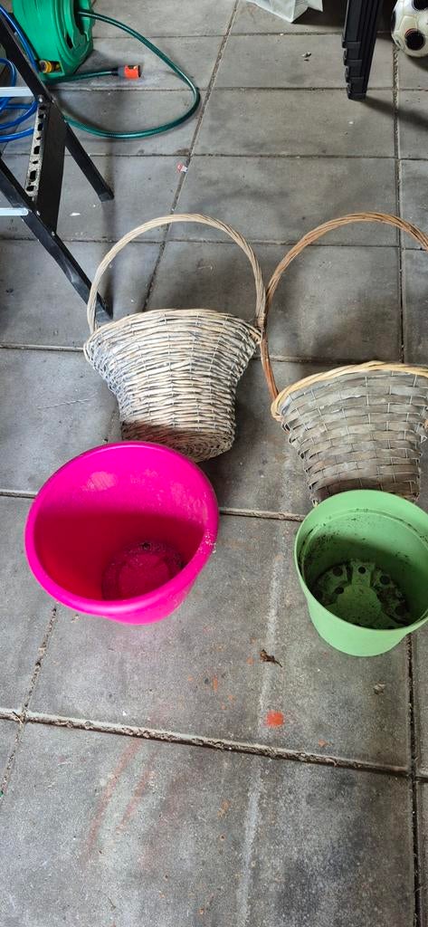 Gratis bloempotten en manden, Tuin en Terras, Bloempotten, Ophalen, Rond, Aardewerk, Minder dan 40 cm