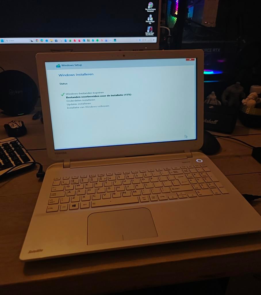 Toshiba Satellite Laptop - Wit, Windows Installatie, Computers en Software, Windows Laptops, Gebruikt, 15 inch, Qwerty, Ophalen