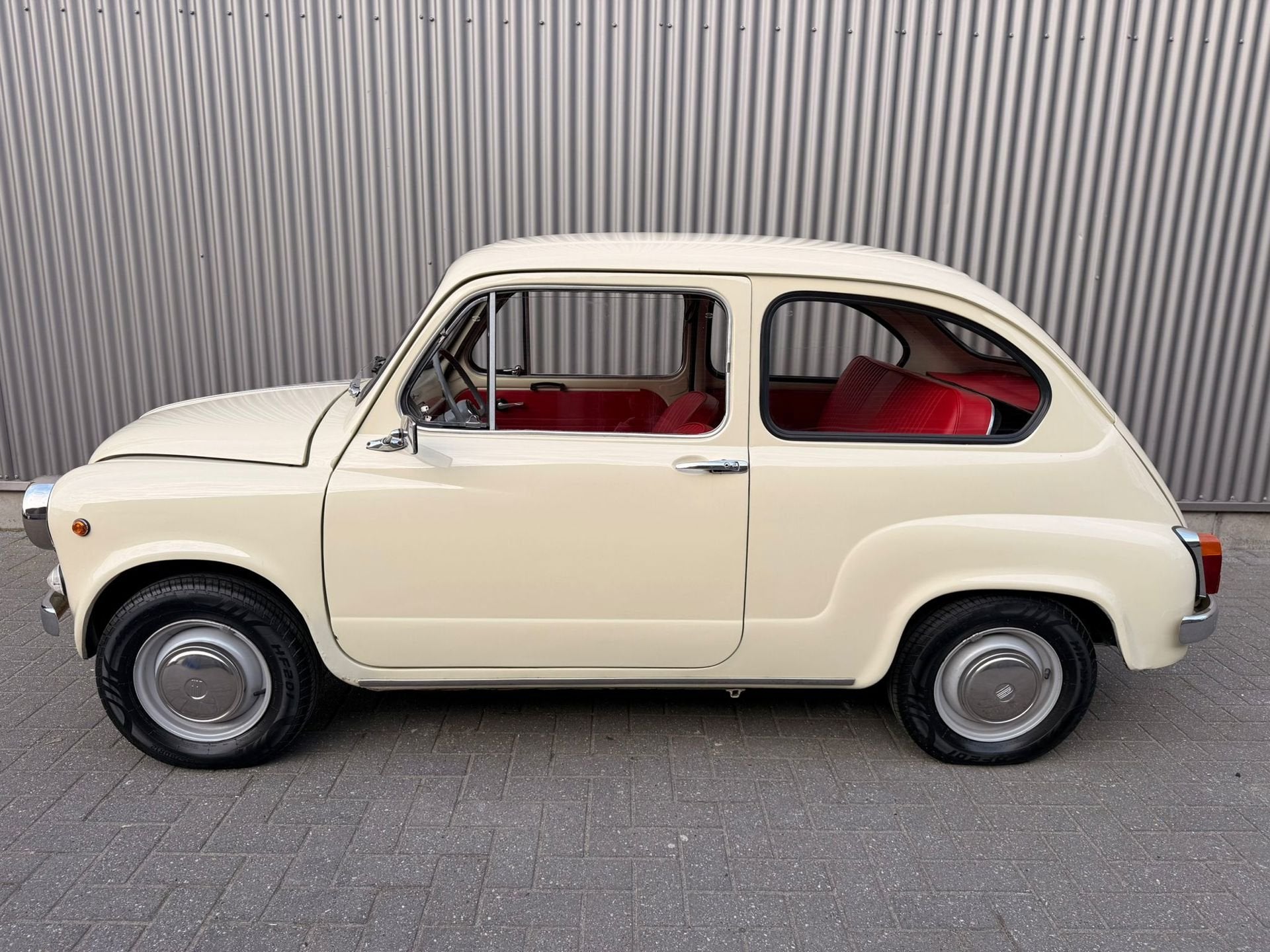 Fiat 600 600 L |Belastingvrij|Gerestaureerd|Nette auto!, Auto's, Lederen bekleding, Achterwielaandrijving, Gebruikt, 4 cilinders