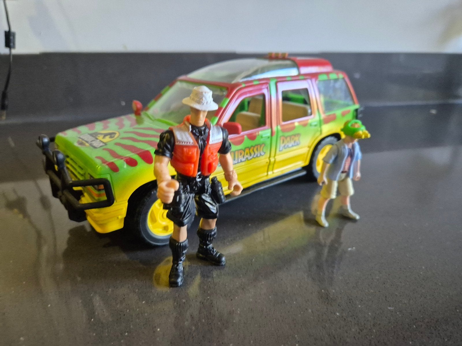 Jurassic World Ford Explorer '93 + Figuren Vintage Speelgoed, Ophalen of Verzenden, Gebruikt