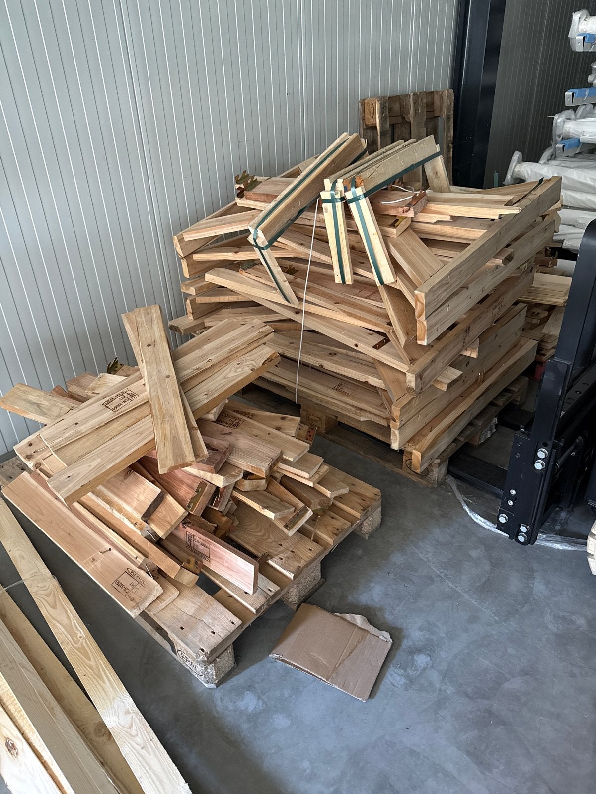 Diverse partij hout: planken, balken en pallets, Ophalen, Gebruikt, Balk, Overige houtsoorten
