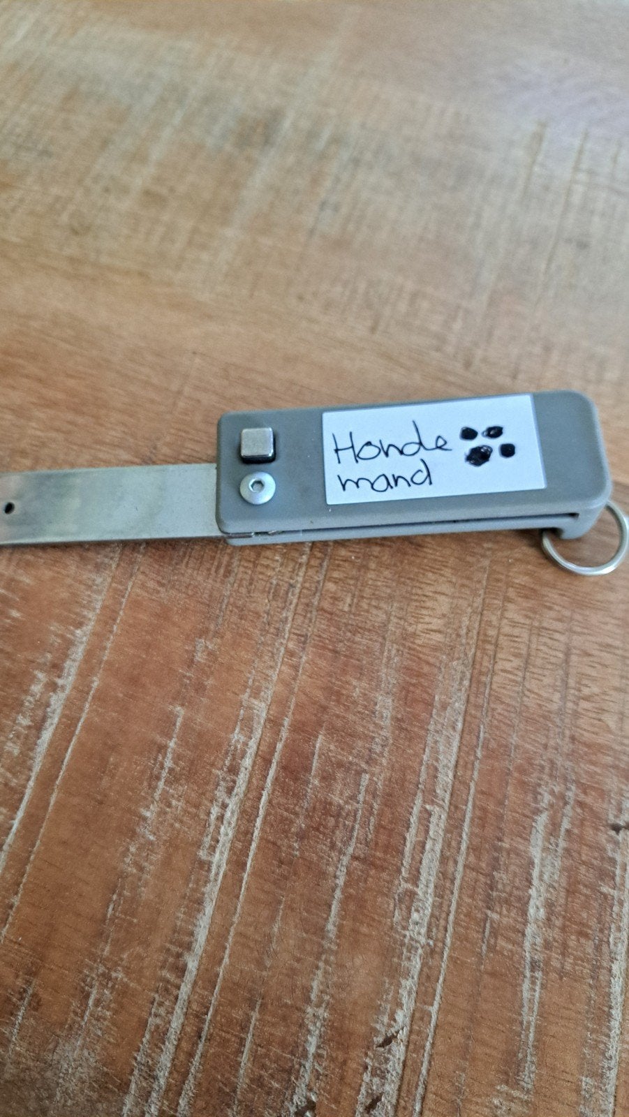 Te koop hondemand met een klik slot foto 1 de sleutel, Ophalen, Riet