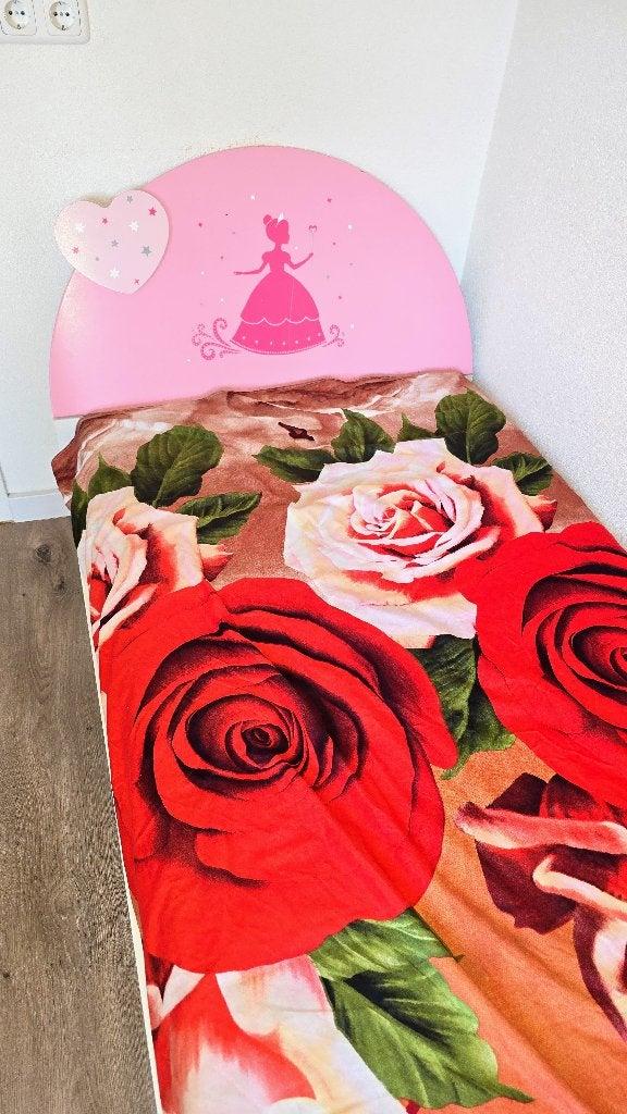 Girls Princess Single Bed with Pink Headboard, Huis en Inrichting, Slaapkamer | Bedden, Ophalen, Zo goed als nieuw, 80 cm, 200 cm