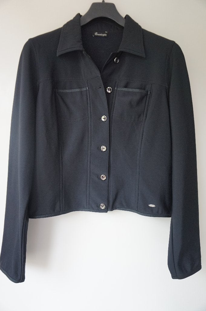 Cassiopée kort zwart jasje colbert blazer travelstof maat 40, Kleding | Dames, Maat 38/40 (M), Cassiopée, Zwart, Ophalen of Verzenden