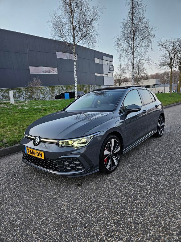 VW Golf 8 GTE met een jaar fabrieksgarantie, Auto's, Stof, Euro 6, 4 cilinders, Dealer onderhouden