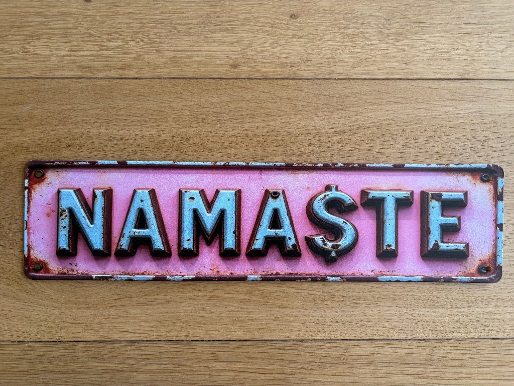 Metalen wandbord Namaste roze grappig vintage 40x10 cm, Ophalen of Verzenden