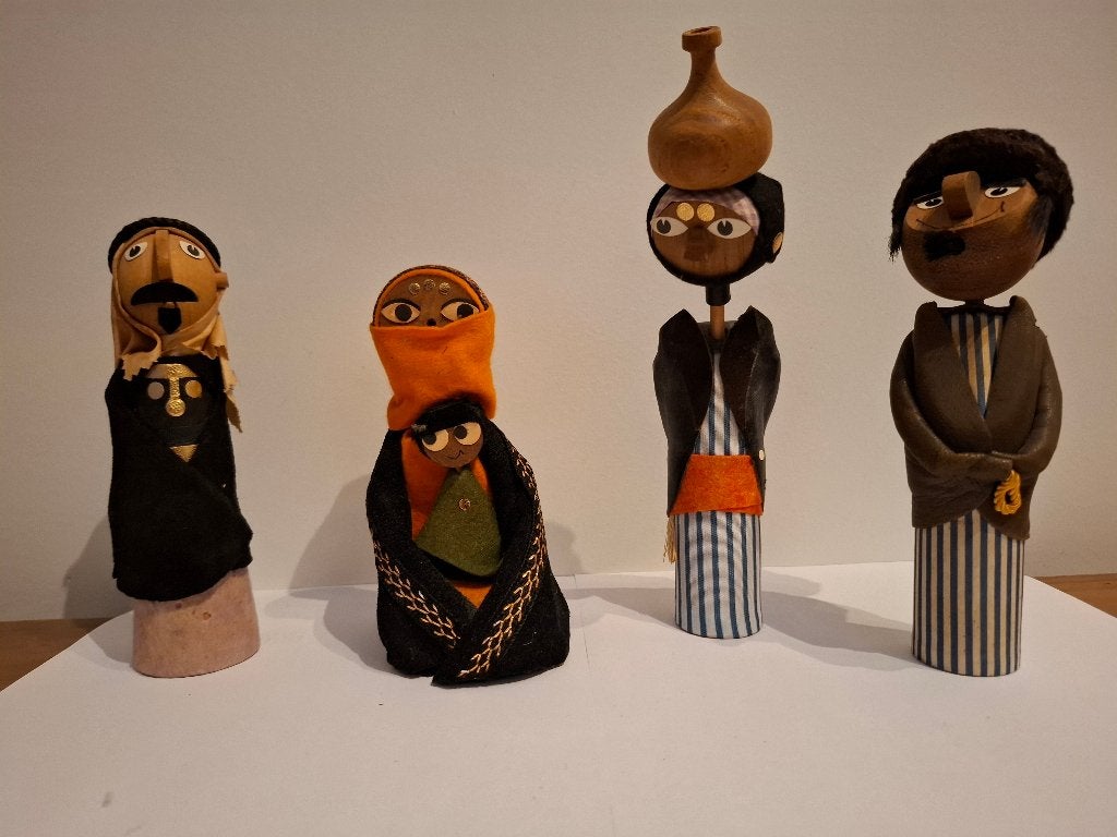 4 houten beeldjes van  Frank Meisler., Antiek en Kunst, Kunst | Beelden en Houtsnijwerken, Minder dan 20 cm, Handgemaakt, Ophalen of Verzenden