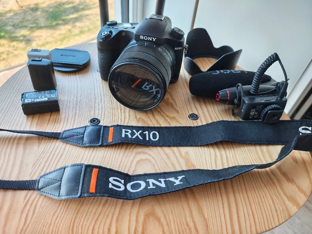 Sony RX10 IV (mark 4) bridge camera 21MP, 21 megapixels, Ophalen of Verzenden, Zo goed als nieuw, Sony