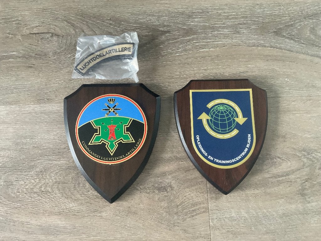 Schildjes Lua en Otcrijden etc, Ophalen, Landmacht, Nederland, Embleem of Badge