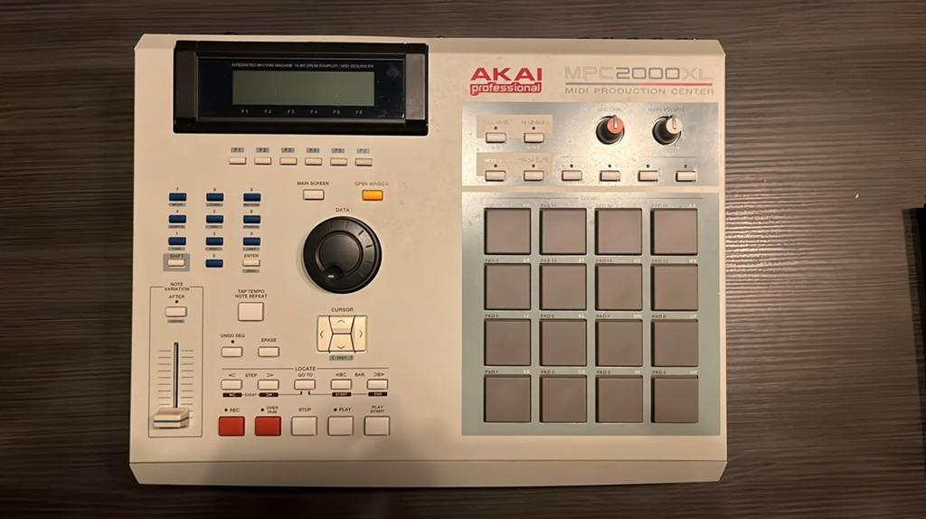 Akai MPC 2000XL 8 Outs 32MB, Muziek en Instrumenten, Samplers, Ophalen, Gebruikt