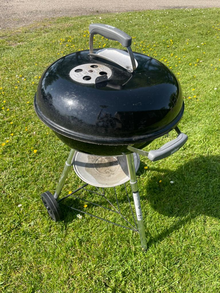 Weber bbq (47cm), Tuin en Terras, Houtskoolbarbecues, Ophalen of Verzenden, Gebruikt