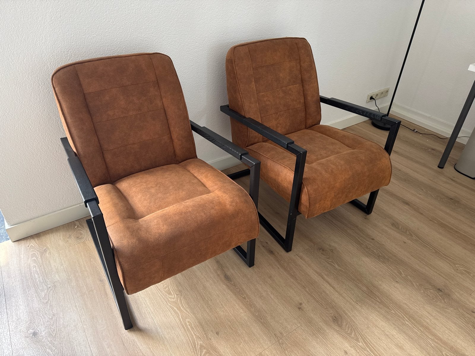 Set van 2 comfortabele fauteuils - Bruin met zwart frame, Ophalen, 75 tot 100 cm, Zo goed als nieuw, Metaal