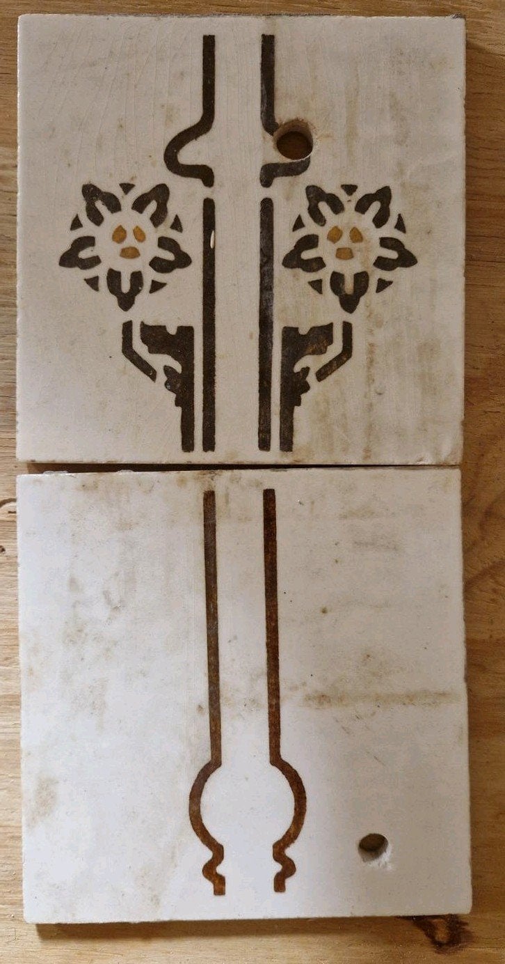 Set van 2 antieke Art Nouveau tegels met bloemmotief, Antiek en Kunst, Ophalen of Verzenden
