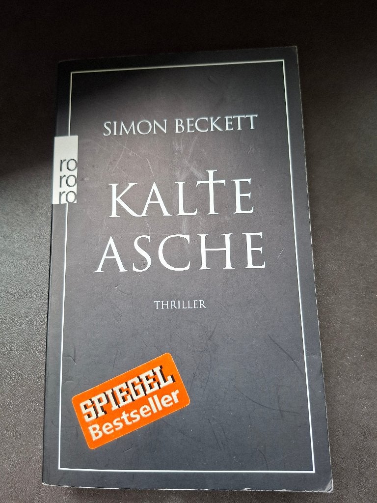 THRILLER - Kalte Asche - duitstalig - Simon Beckett, Boeken, Gelezen, Europa overig, Simon Beckett, Ophalen of Verzenden