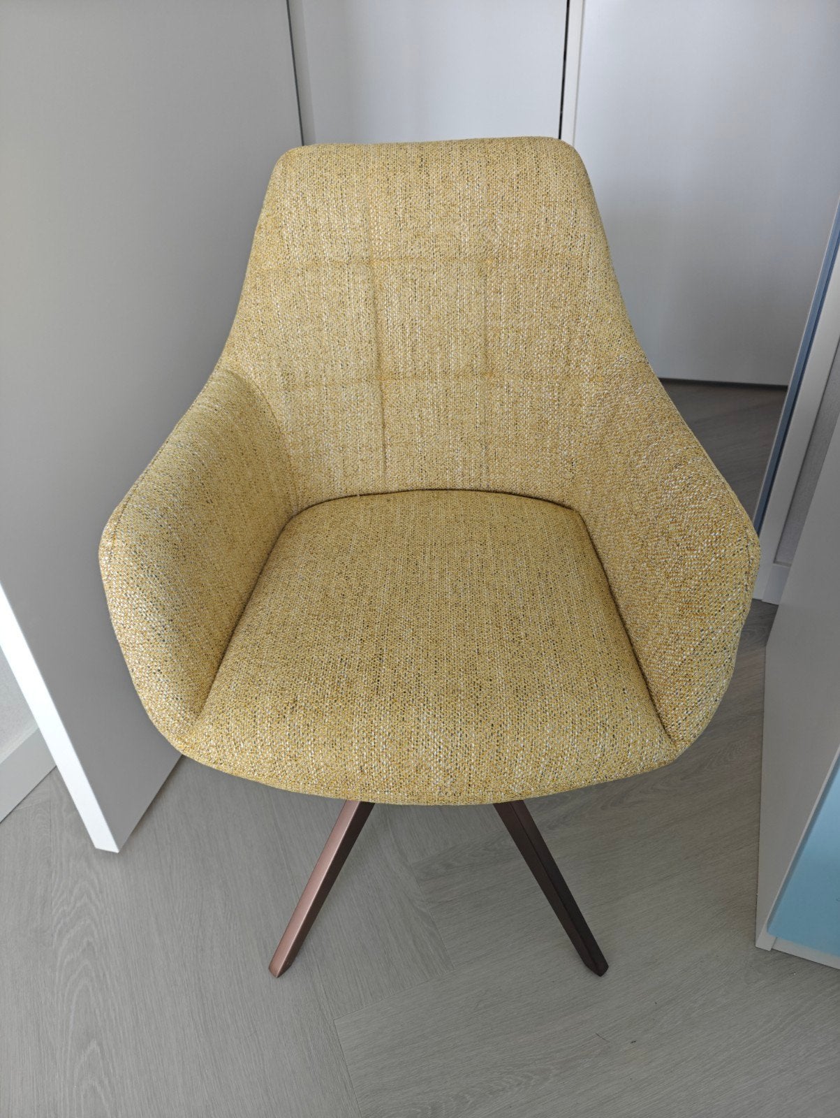 Jesper Home Noto Dining Chair – Bumble Bee – Turn Rose, Huis en Inrichting, Stoelen, Overige kleuren, Ophalen of Verzenden, Zo goed als nieuw