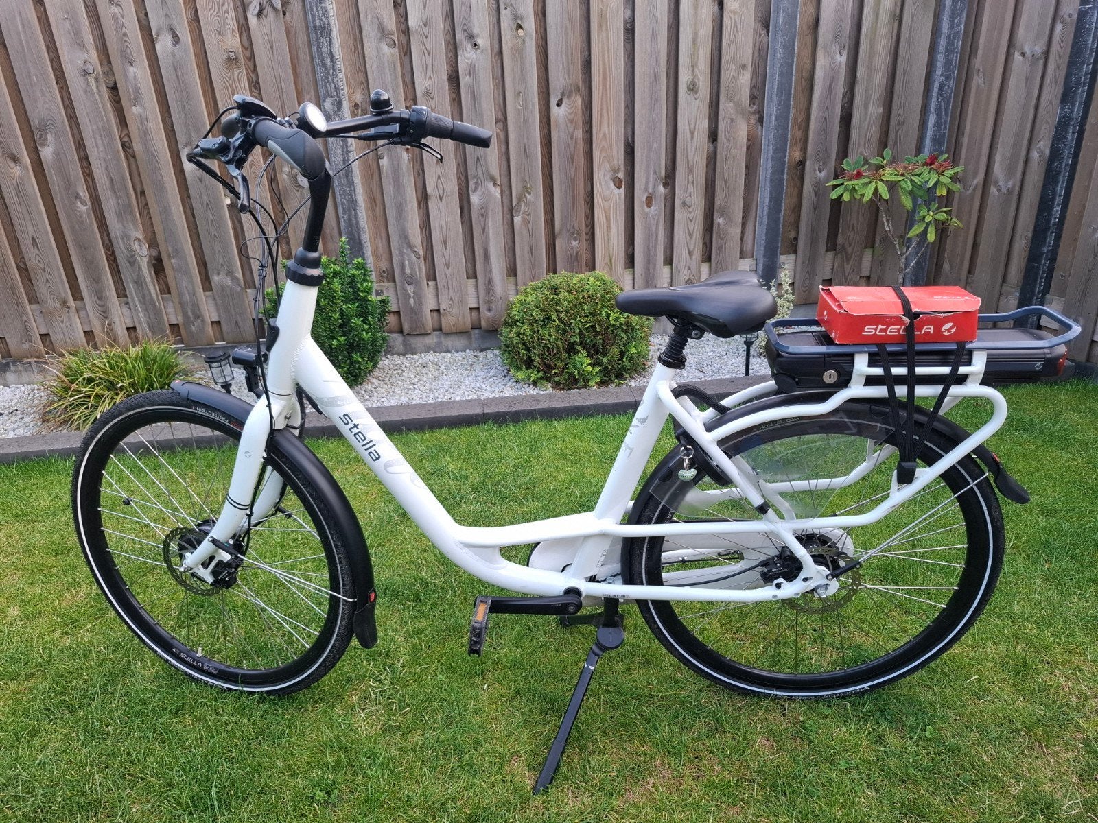 Stella e-bike met lage instap en 7 versnellingen, Zo goed als nieuw, 51 tot 55 cm, 30 tot 50 km per accu, Ophalen