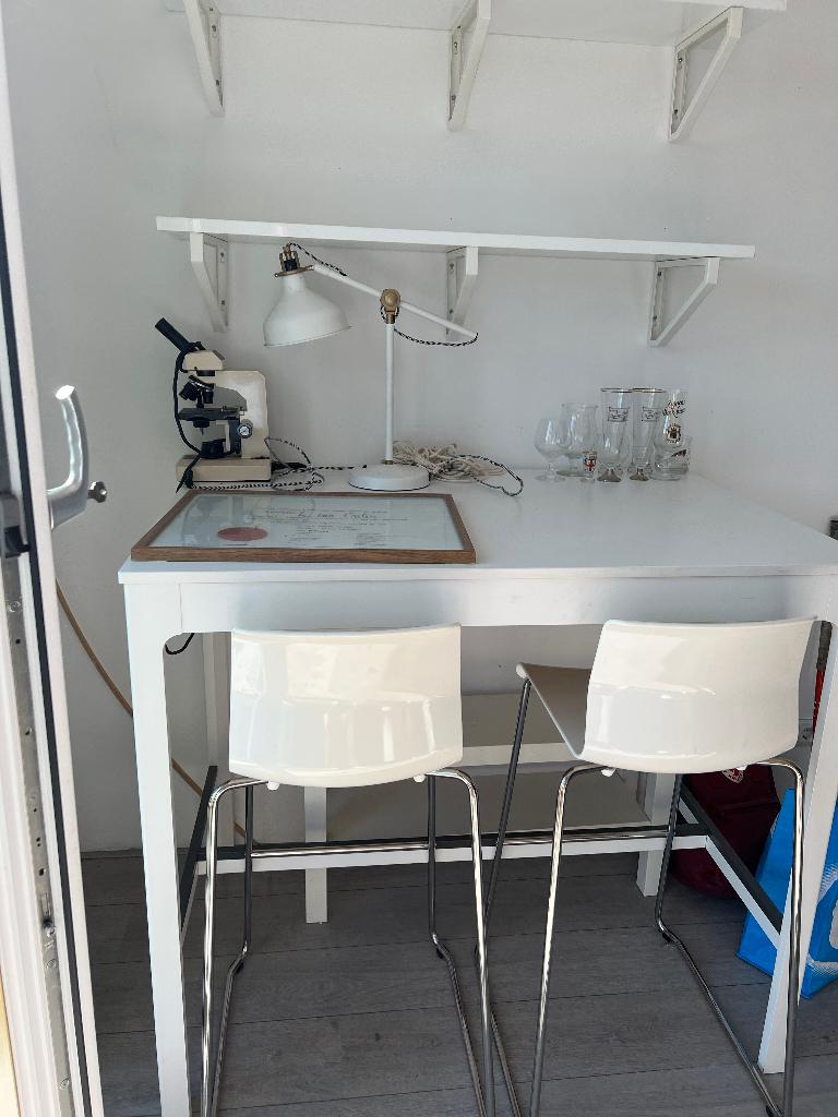 Bartafel / hoge tafel en twee barstoelen van Ikea, Huis en Inrichting, Barren, Ophalen, Gebruikt