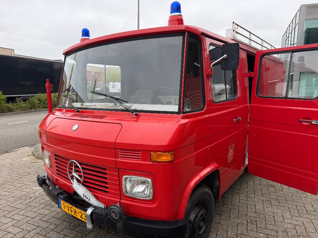Foodtruck met keukentje, bar en expresso bar in 1 truck, Zakelijke goederen, Partijgoederen en Retail | Verkoopwagens, Ophalen of Verzenden