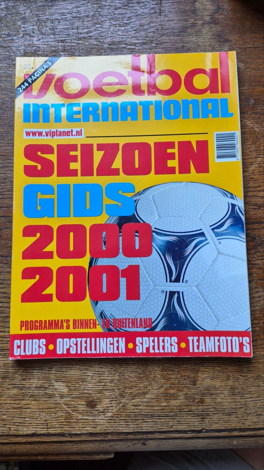 VI Seizoensgids 2000-2001, Ophalen of Verzenden, Zo goed als nieuw, Balsport, Voetbal International