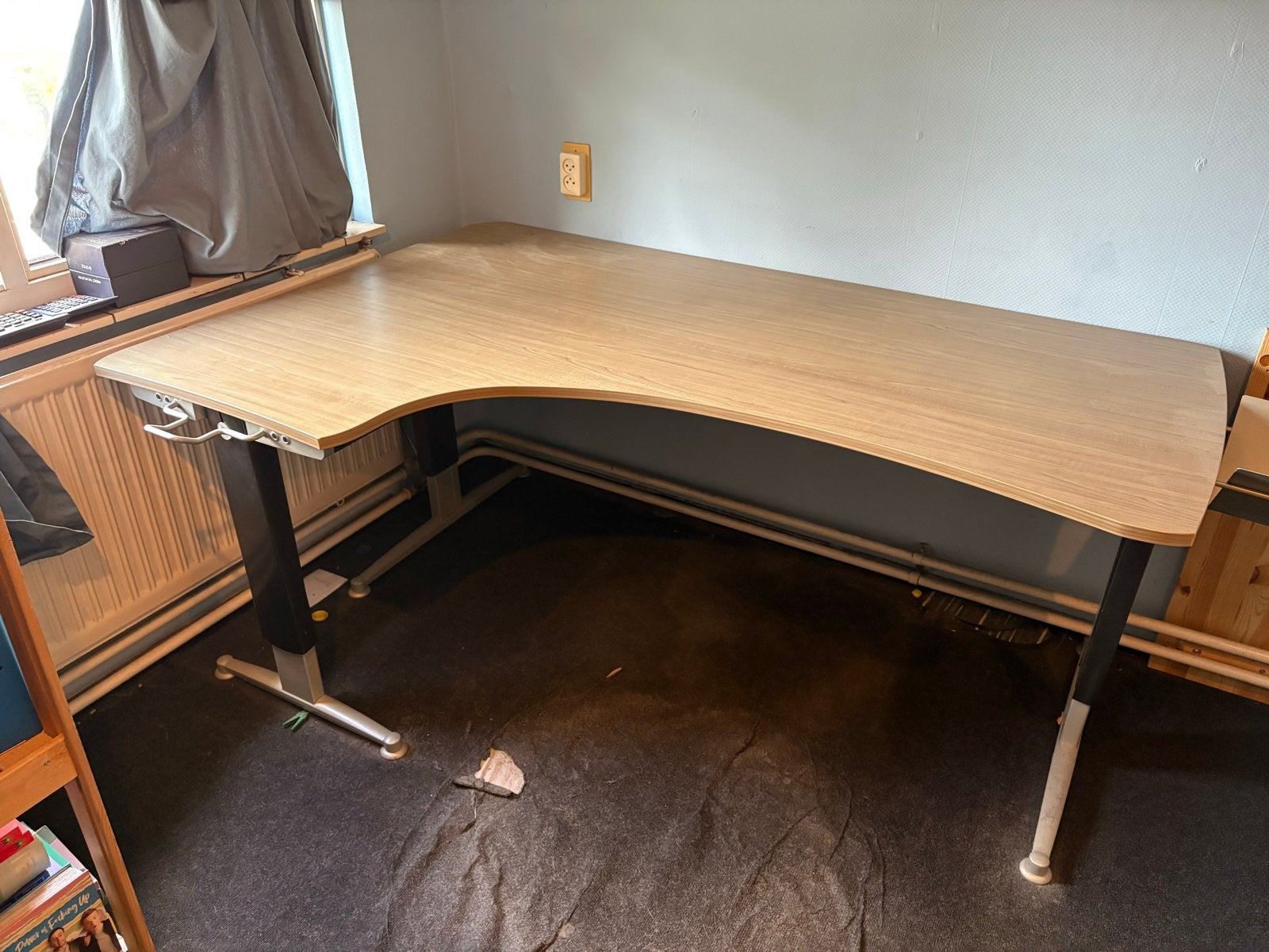 Ahrend Bureau - 180x120cm, in hoogte verstelbaar, Huis en Inrichting, Bureaus, Ophalen, Gebruikt, Hoekbureau, In hoogte verstelbaar