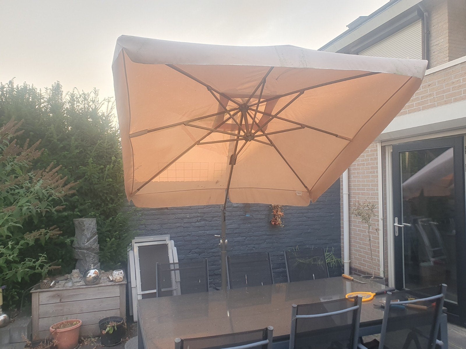Solero Zweefparasol 250x250cm met voet en hoes, Tuin en Terras, Parasols, Ophalen, Gebruikt, Kantelbaar, 2 tot 3 meter
