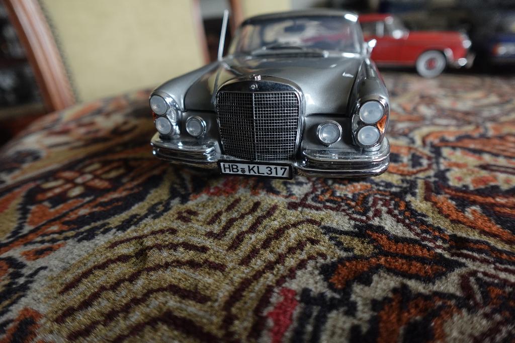 MERCEDES BENZ 280 SE  COUPE 1969  NOREV 1;18  ZONDER  DOOS, Hobby en Vrije tijd, Modelauto's | 1:18, Ophalen of Verzenden, Zo goed als nieuw