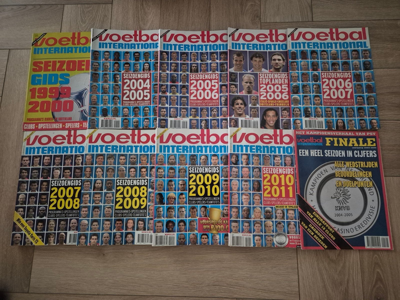 Voetbal International Seizoengidsen (diverse jaren), Ophalen of Verzenden, Zo goed als nieuw, Sport en Vrije tijd