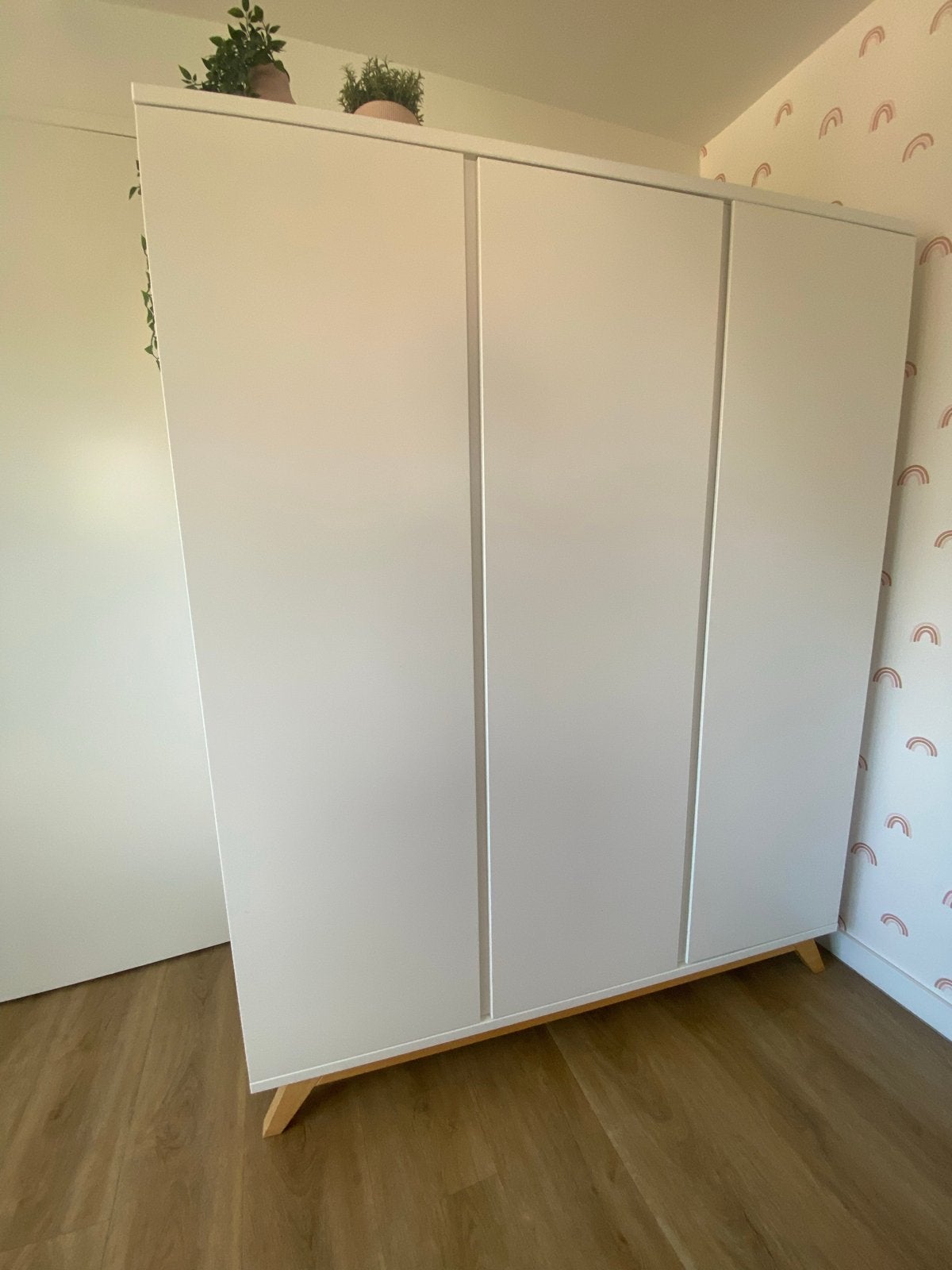 Bopita Lynn Kast Wit/Naturel Greeploos 3-deurs, Ophalen, 200 cm of meer, 150 tot 200 cm, Zo goed als nieuw