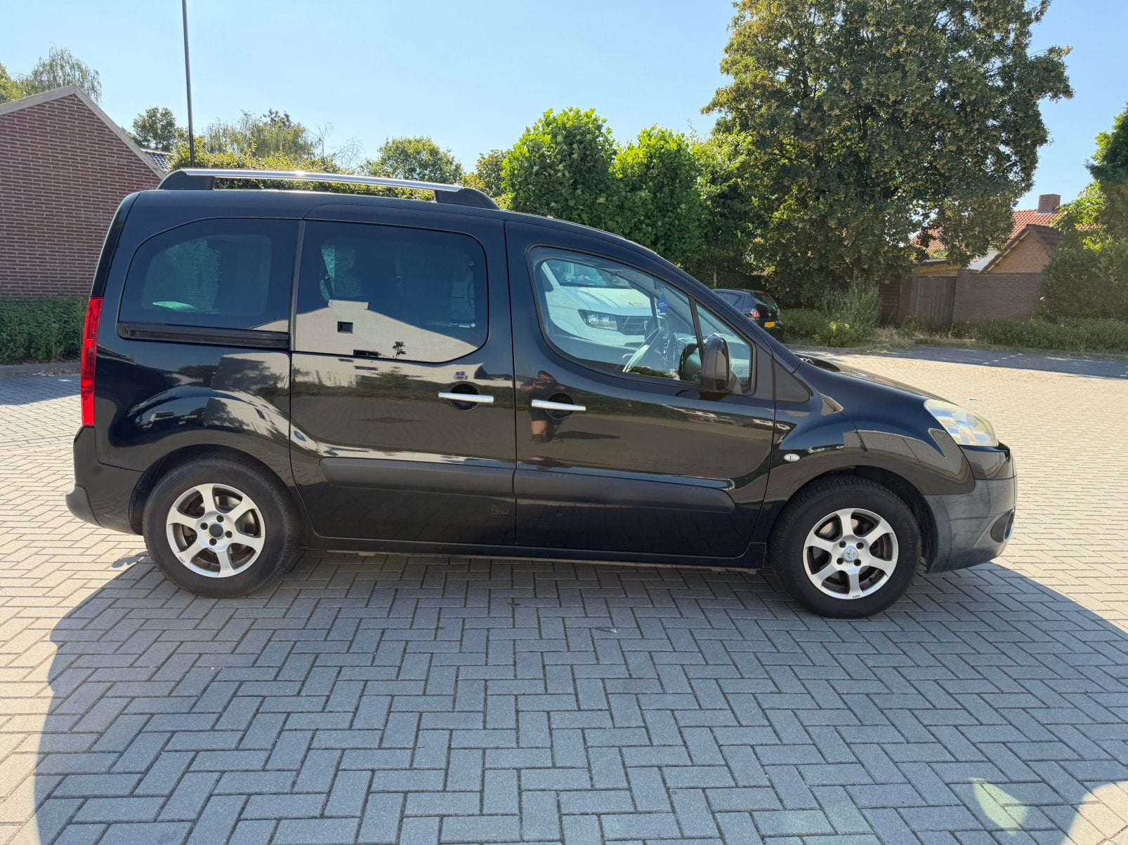 Peugeot Partner 1.6 16V Tepee 2011 Zwart met 2 schuifdeuren!, Voorwielaandrijving, Euro 5, 4 cilinders, Zwart