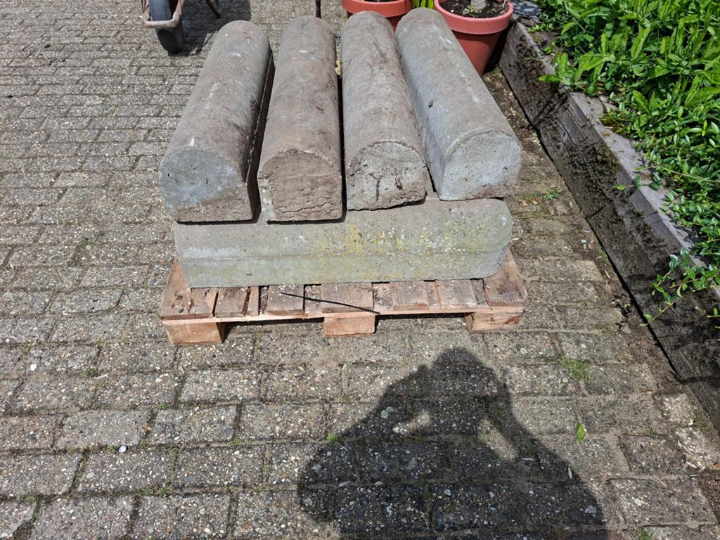 9 stuks betonnen palissaden/bielzen, Ophalen, Overige materialen, Gebruikt, Overige typen