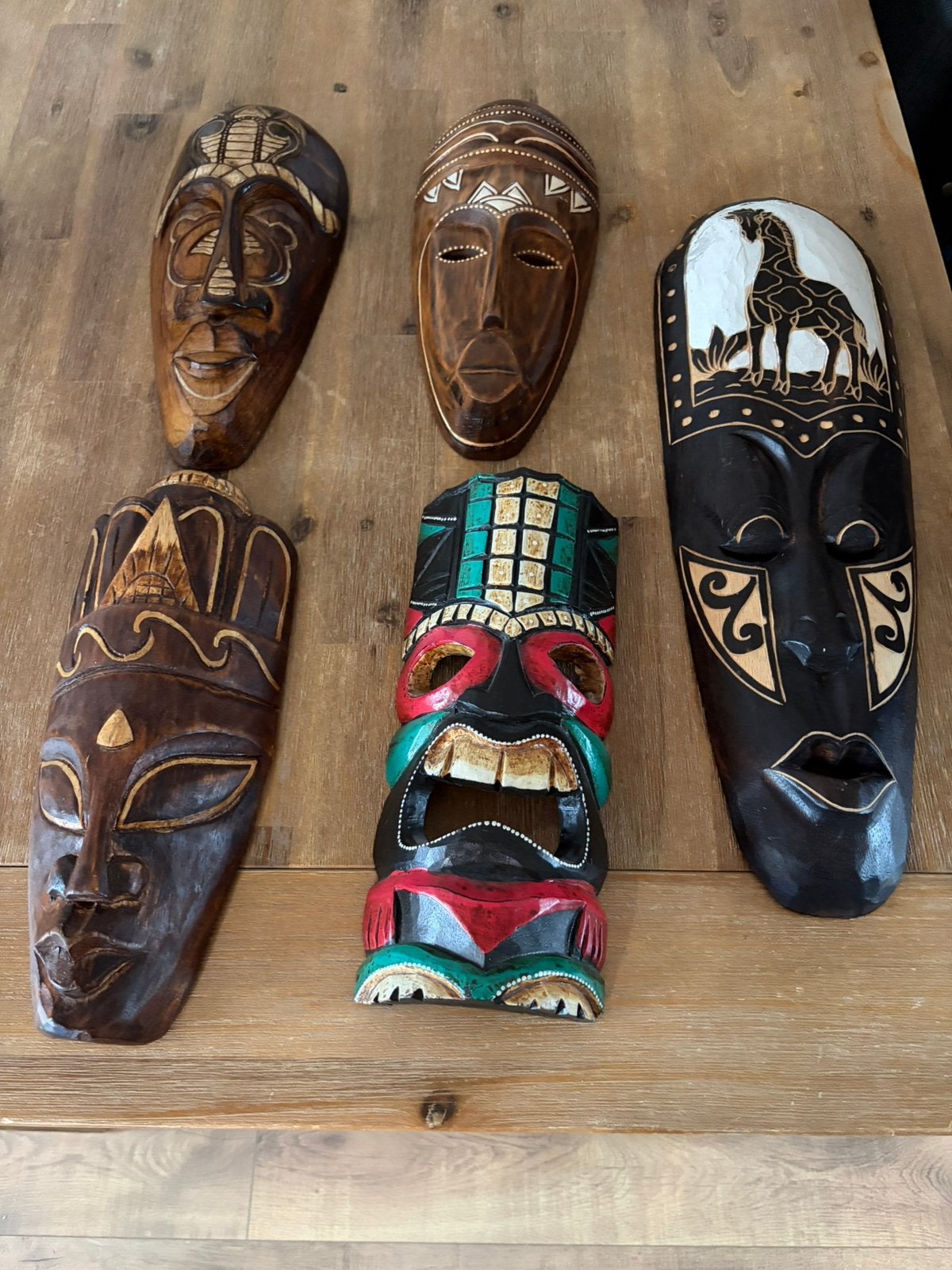 Tiki totem voor aan de muur, Ophalen