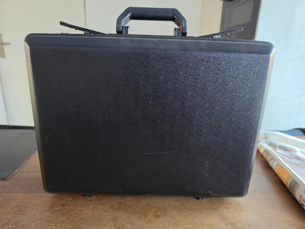 Nieuwe zwarte Attachékoffer / Laptopkoffer met cijferslot, Sieraden, Tassen en Uiterlijk, Koffers, Gebruikt, Hard kunststof, Slot