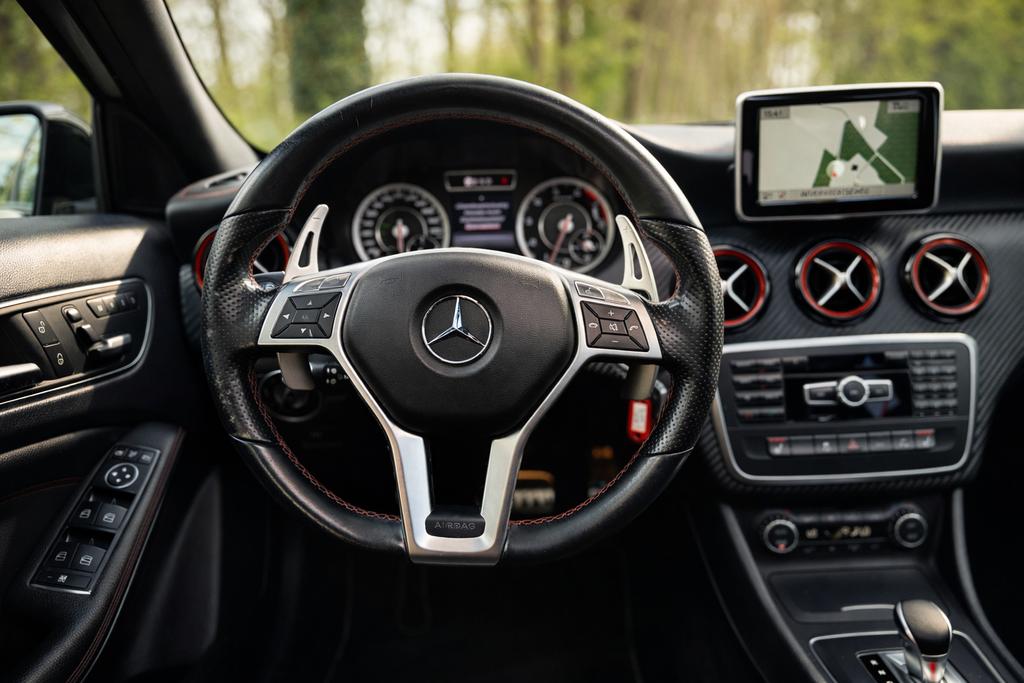 Mercedes-Benz A45 AMG 4MATIC|Full Option|Pano|Aero pack|Cam, Auto's, Automaat, Zwart, 4 cilinders, 360 pk