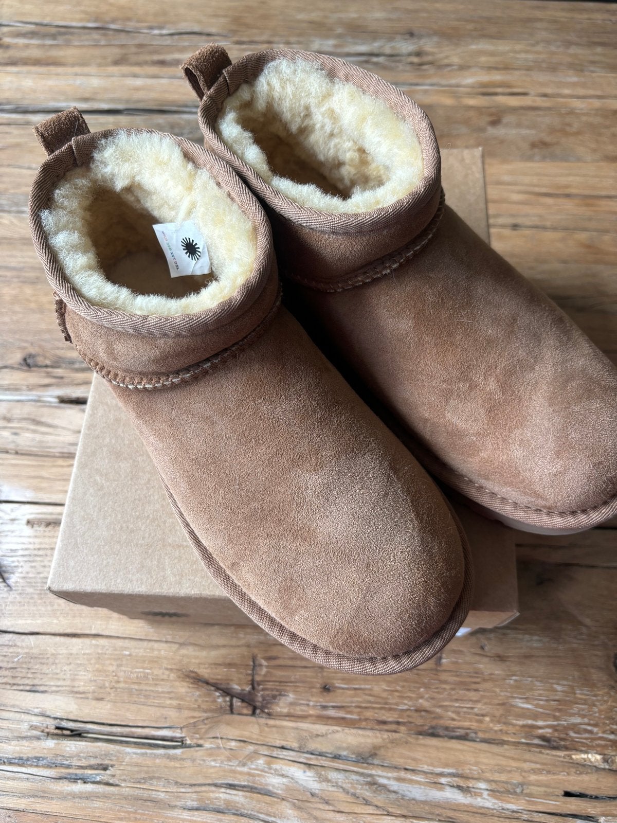Uggs Ultra Mini Classic - Nieuw in doos (maten 37 & 38), Ophalen of Verzenden, Nieuw, Bruin, Lage of Enkellaarzen