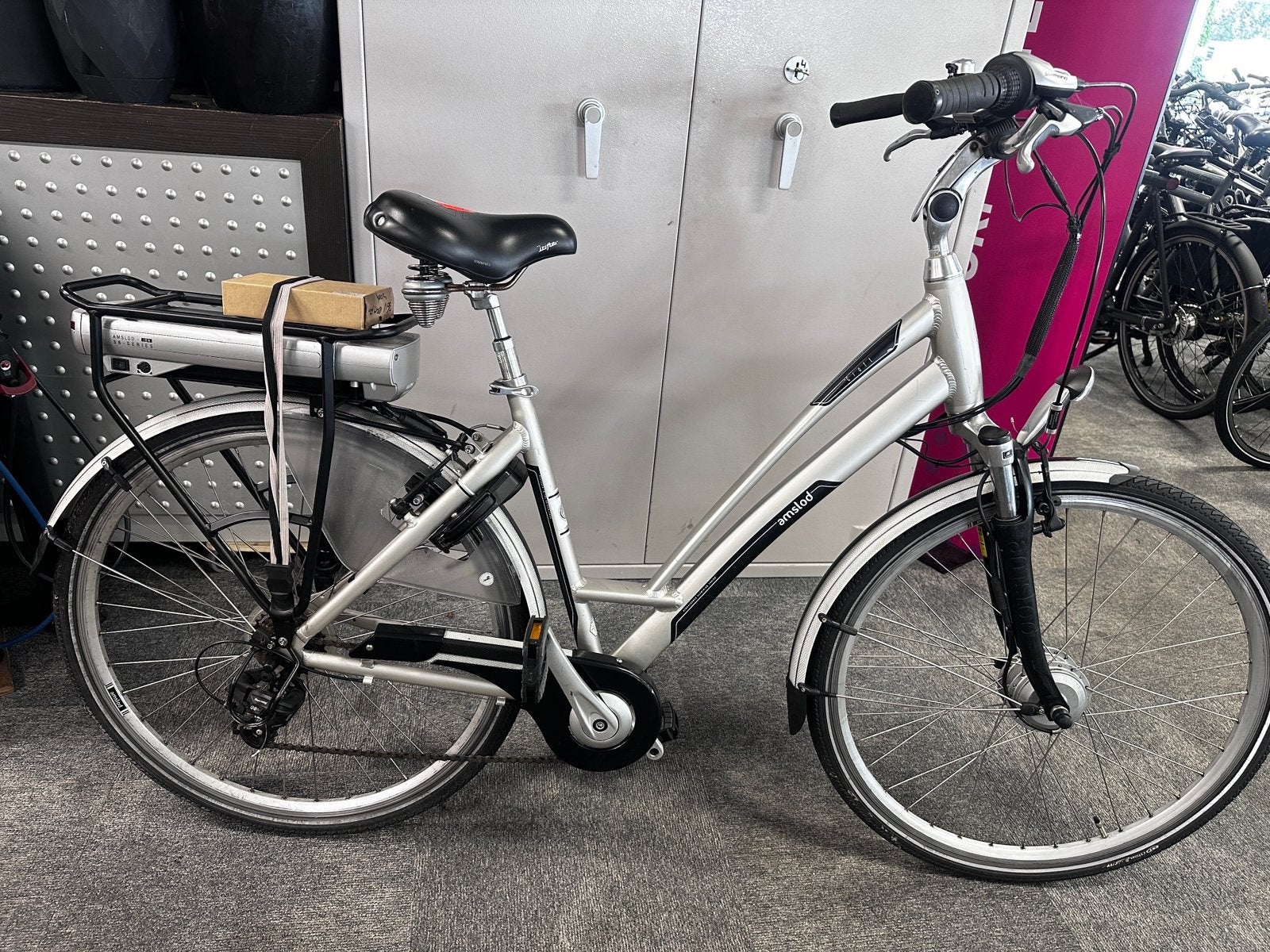 Amslod elektrische damesfiets in zeer nette staat, Ophalen of Verzenden, Zo goed als nieuw, Overige merken