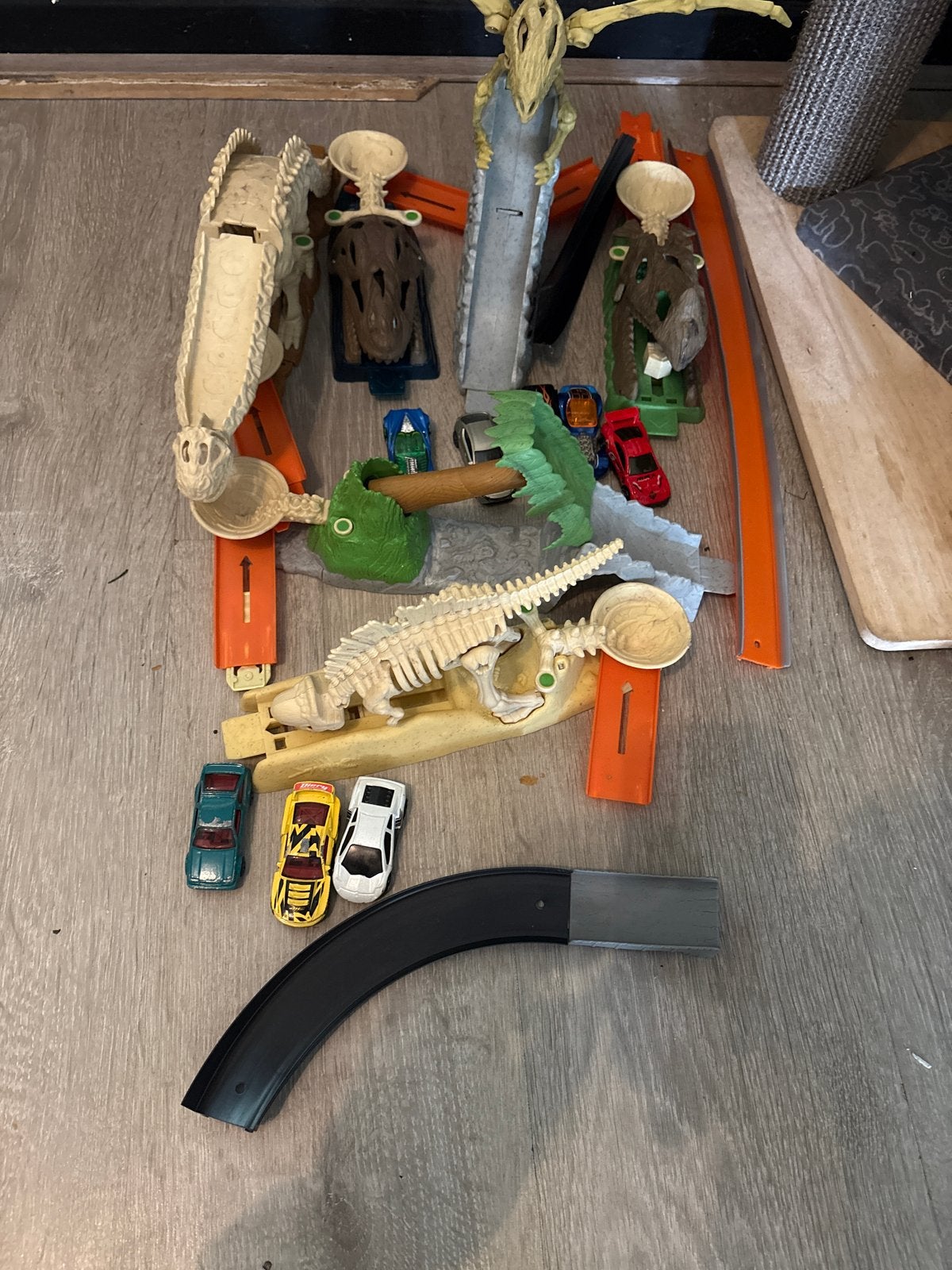 Hot Wheels Dino Track Set met Auto's, Ophalen, Gebruikt