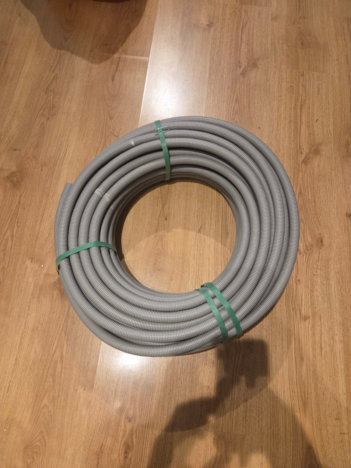 Grijze flexibele mantelbuis 16 mm, ca. 30 meter, Ophalen of Verzenden, Nieuw, Overige typen