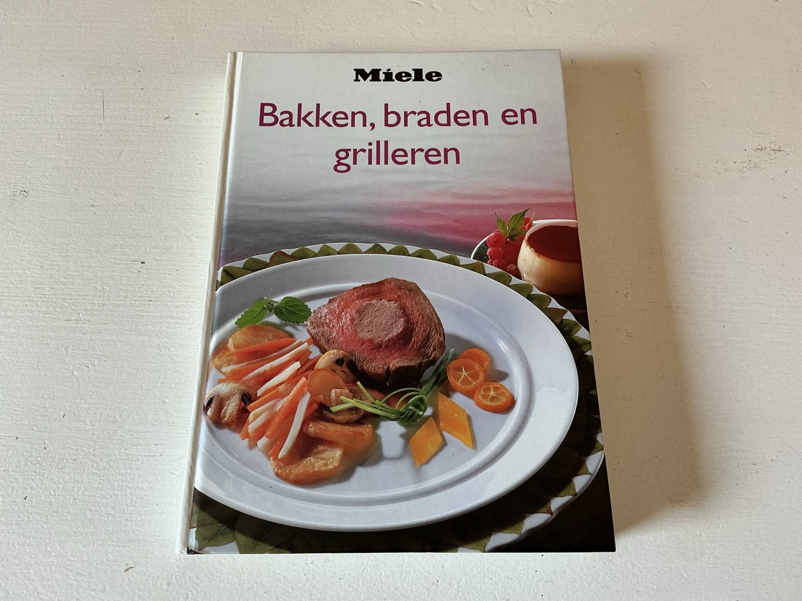 Miele Kookboek: Bakken, braden en grillen, Boeken, Kookboeken, Ophalen of Verzenden, Zo goed als nieuw, Overige gebieden, Voorgerechten en Soepen