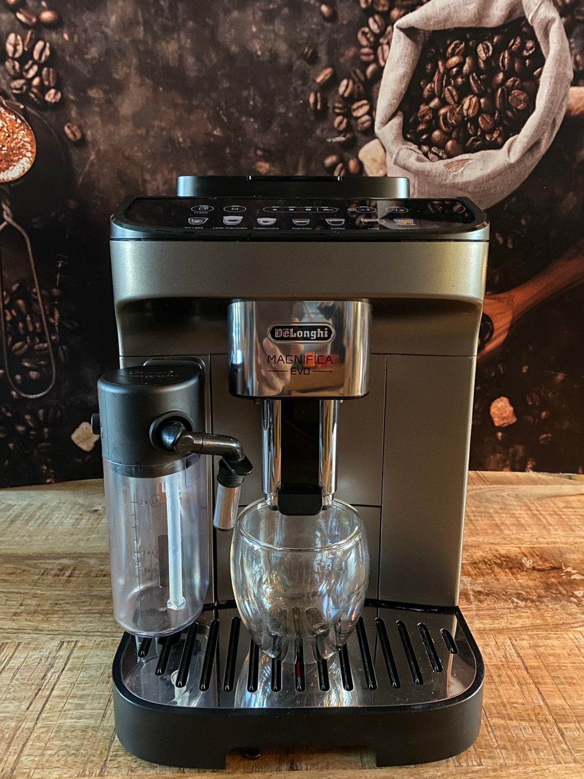 Delonghi Magnifica EVO Latte-Crème bonenmachine, 10 kopjes of meer, Koffiemachine, Ophalen of Verzenden, Zo goed als nieuw